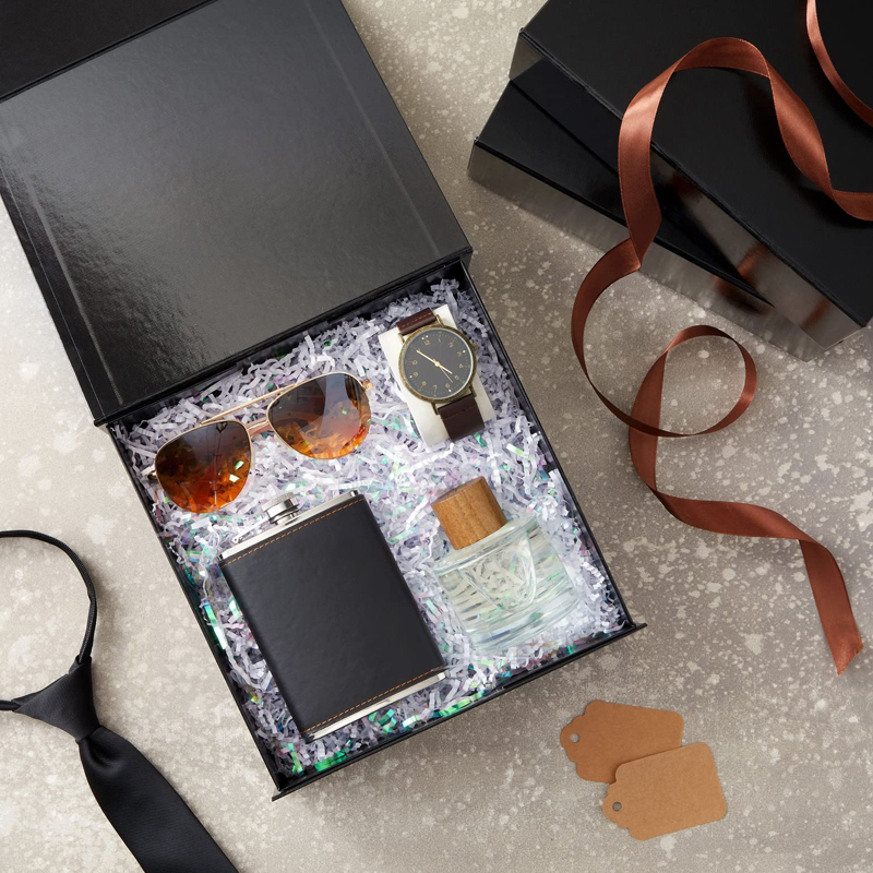 How can the structural design of cosmetic perfume packaging boxes balance protection and visual appeal?